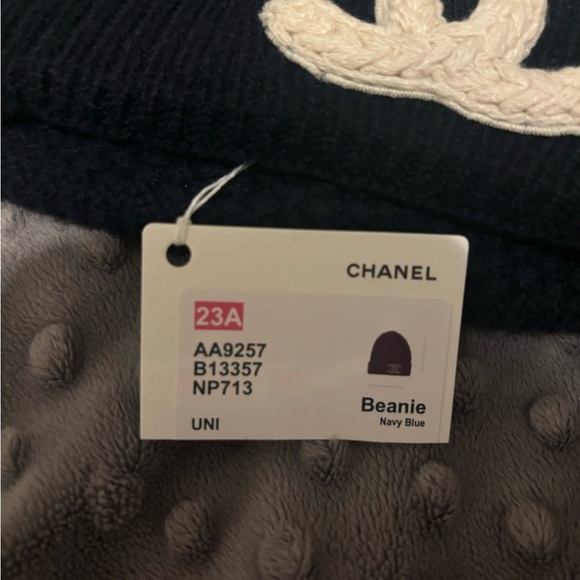 Auth Chanel Logo Beanie Navy - Picture 5 of 8